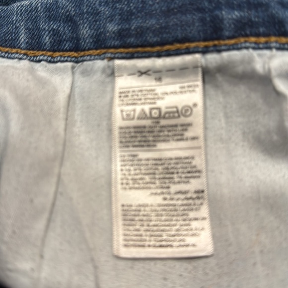 Old navy women’s boyfriend cutoff  jean shorts size 16 . - Picture 3 of 7